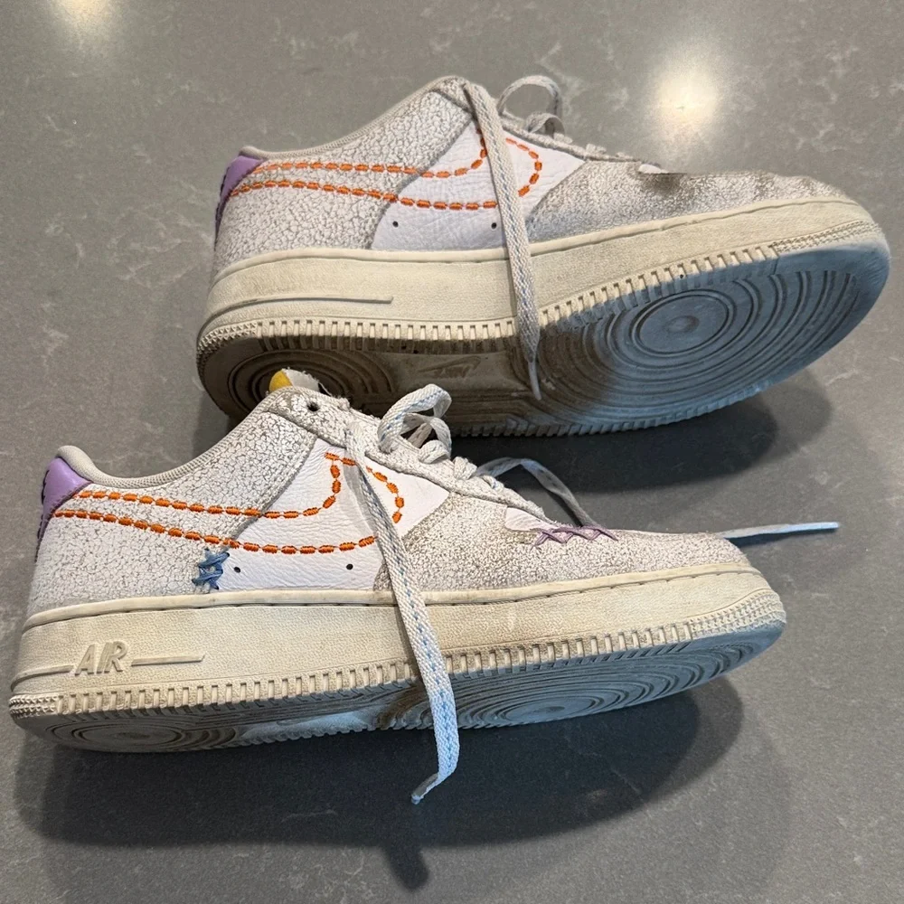 Nike Air Force 1 White and Purple Athletic Shoes stitched design
